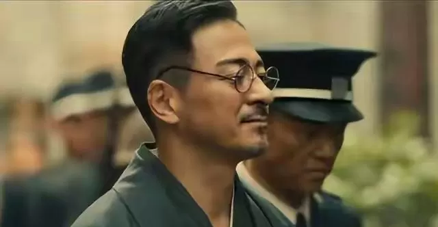 《潜伏者》田家泰跪认父引爆角色争议，丁玉娇灶灰密电细节曝光 - 情报图