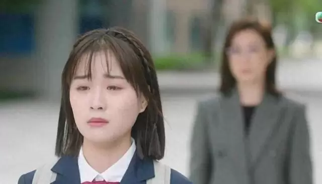 TVB《正义女神》邱天雪饰继女引争议，角色设定与演技成讨论焦点 - 相关图片