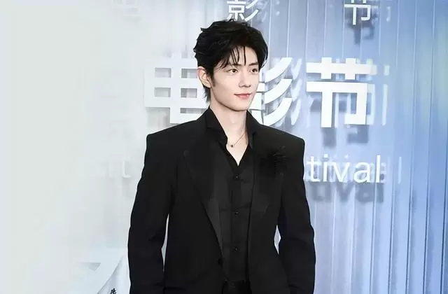 肖战凭《得闲谨制》获北京大学生电影节最受大学生欢迎年度男演员 - 相关图片